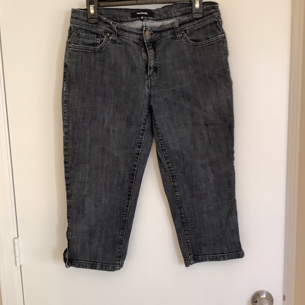 Daisy Fuentes - jean capri - size 10